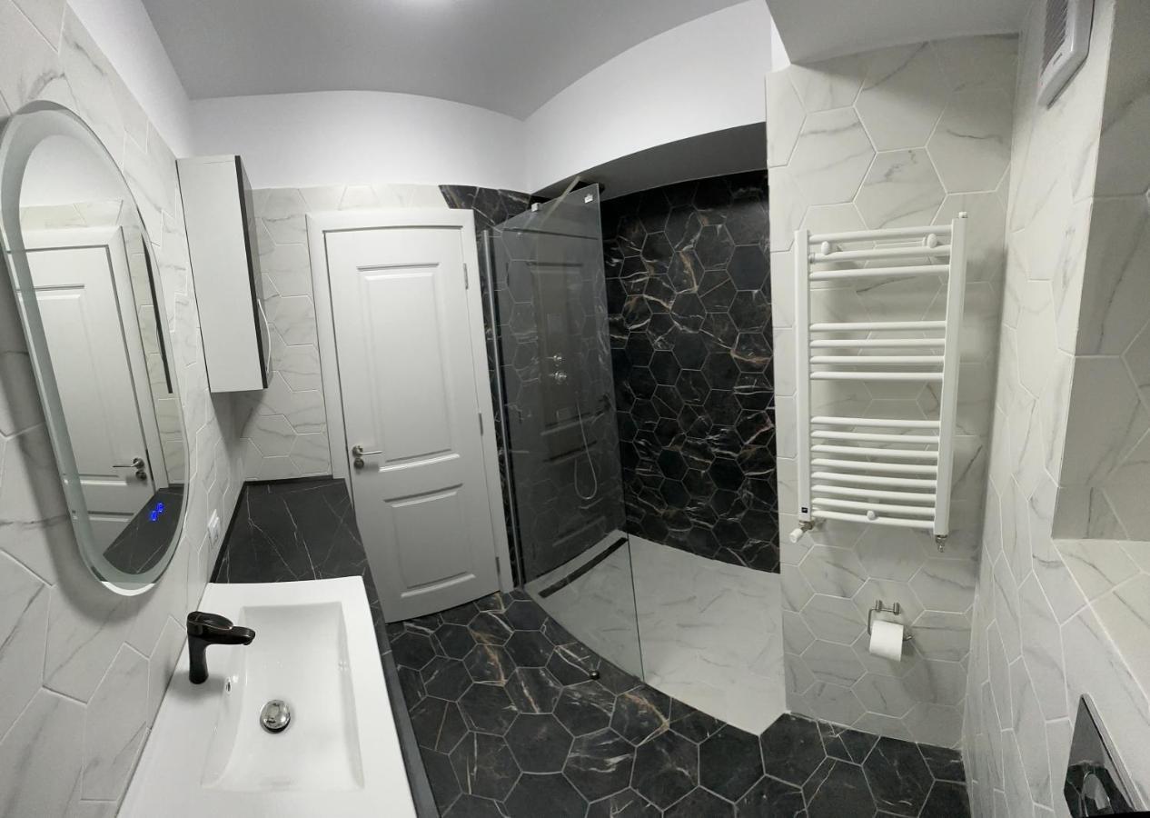 Apartament Lux Bacovia 2 Apartment Bacau Ngoại thất bức ảnh